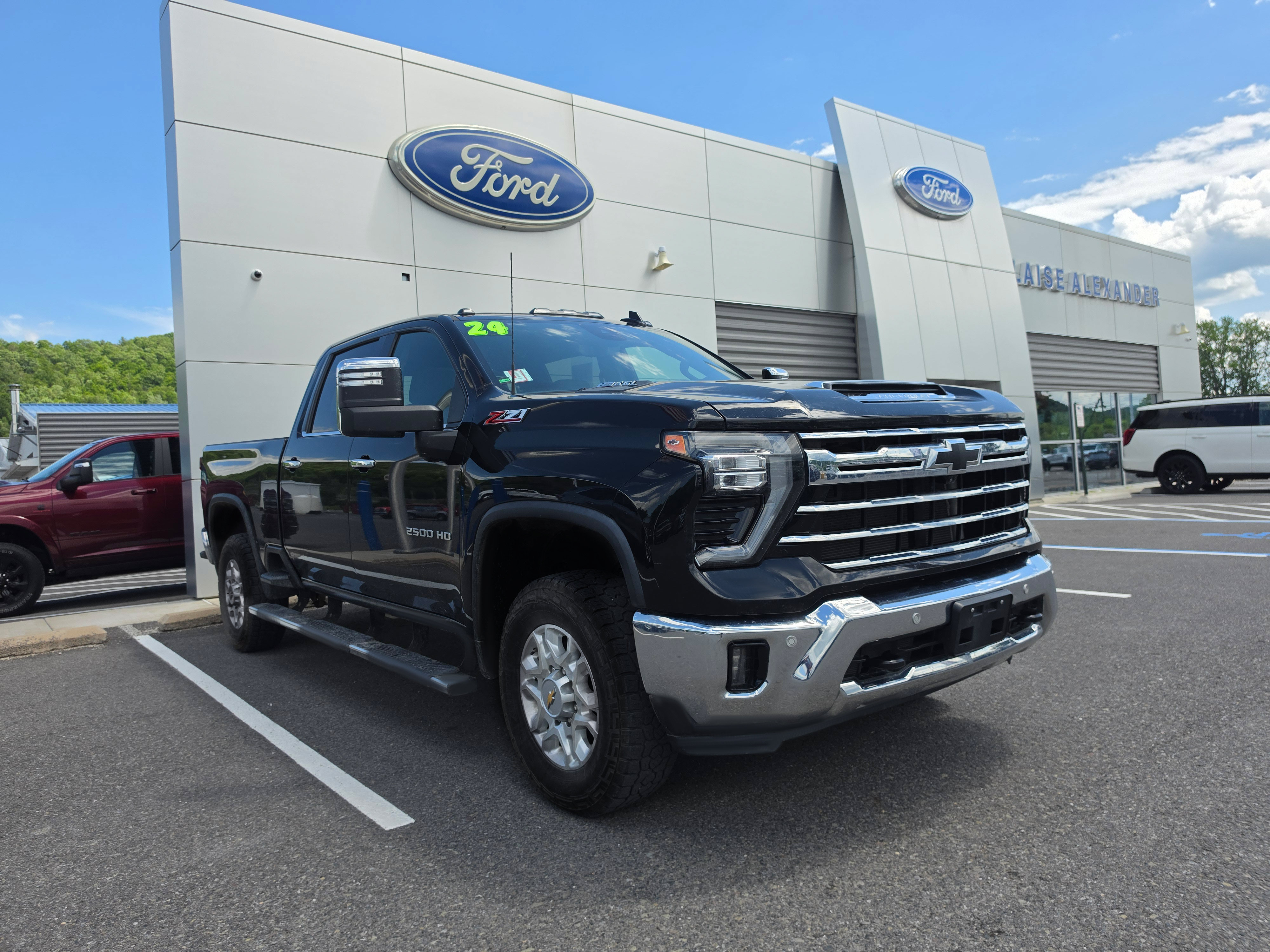 Used 2024 Chevrolet Silverado 2500 LTZ w/ LTZ Plus Package AWD/4WD video 1