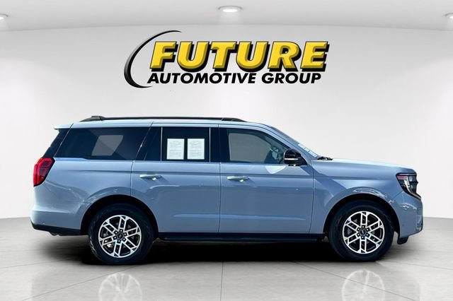 Used 2025 Ford Expedition Active AWD/4WD image 2