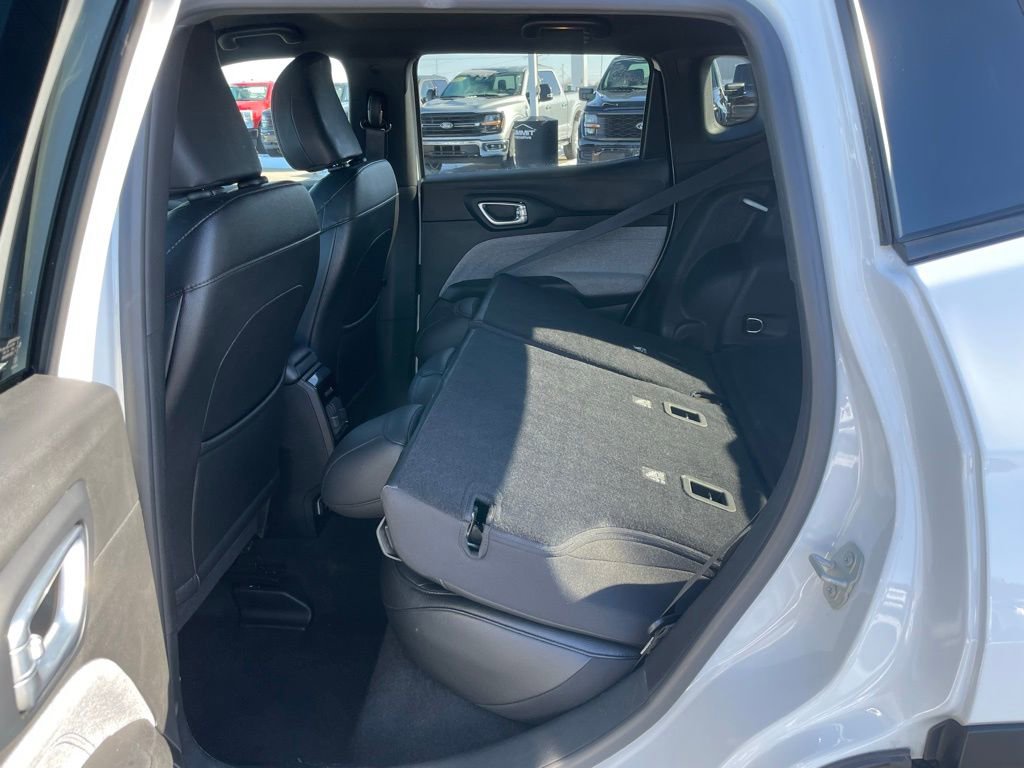 Used 2024 Jeep Compass Latitude image 50