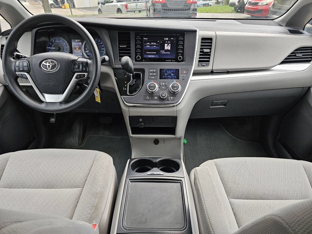 Used 2018 Toyota Sienna LE FWD image 11