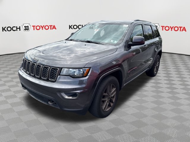 Used 2017 Jeep Grand Cherokee Laredo AWD/4WD image 3
