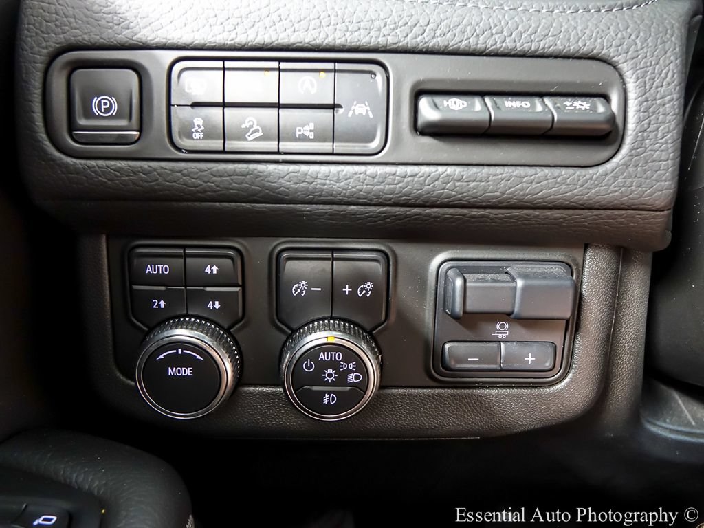 Used 2024 GMC Yukon Denali w/ Advanced Technology Package AWD/4WD image 22