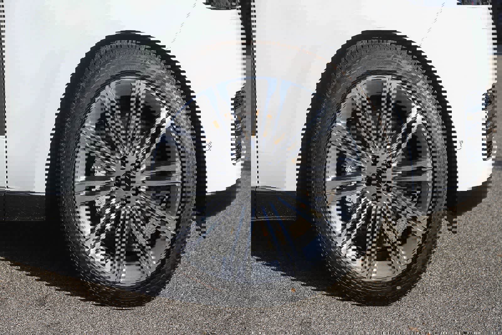 New 2026 Land Rover Range Rover SE image 9