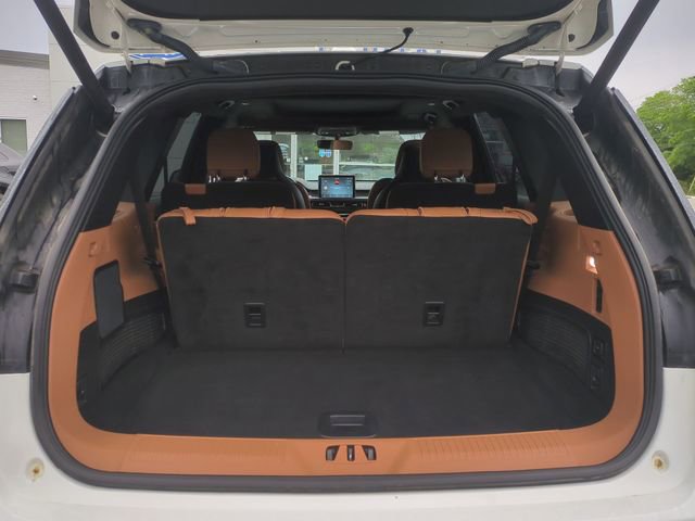 Used 2023 Lincoln Aviator Black Label w/ Class IV Trailer Tow Package AWD/4WD image 32
