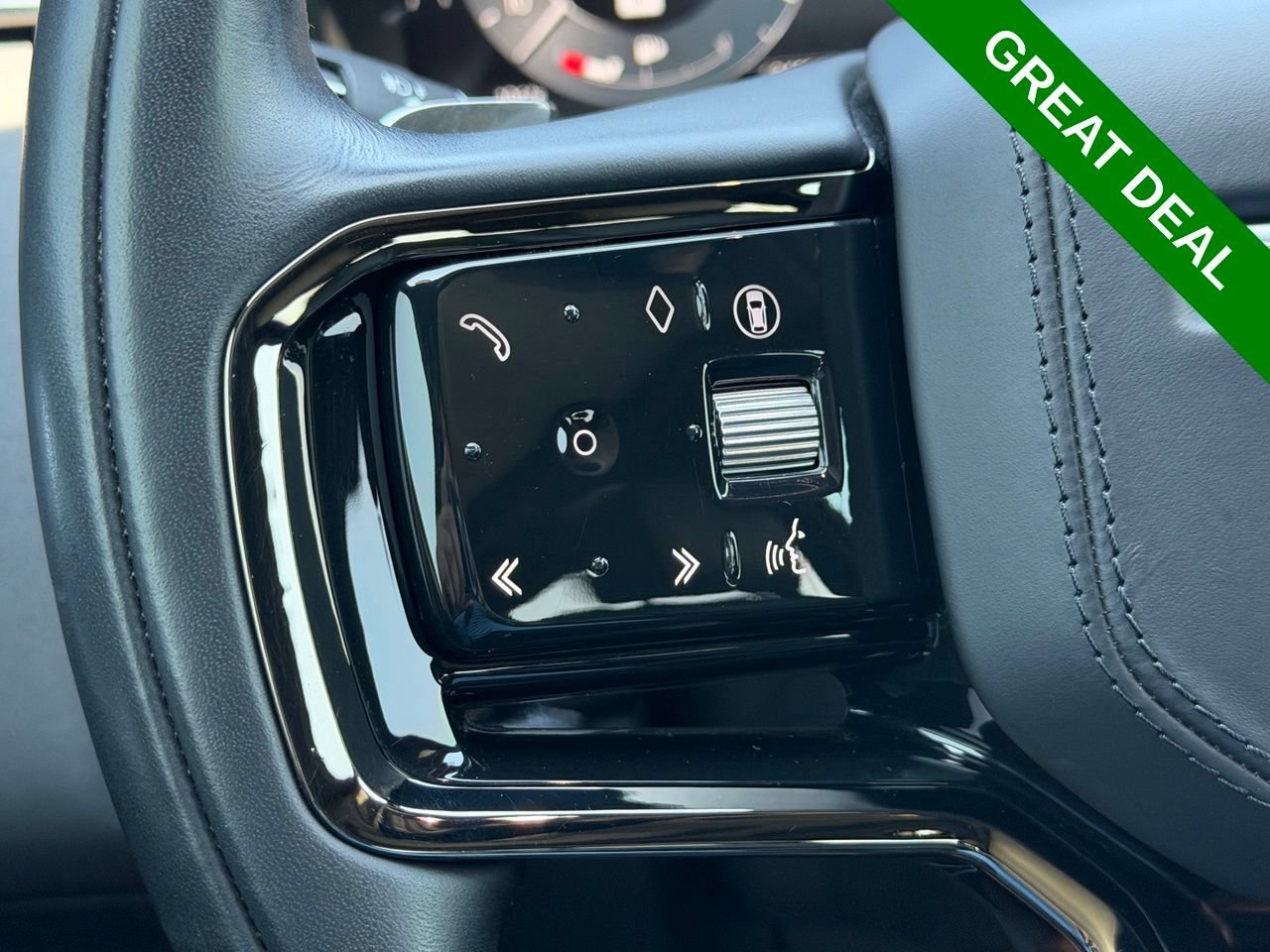 Used 2025 Land Rover Range Rover Velar Dynamic SE AWD/4WD image 19