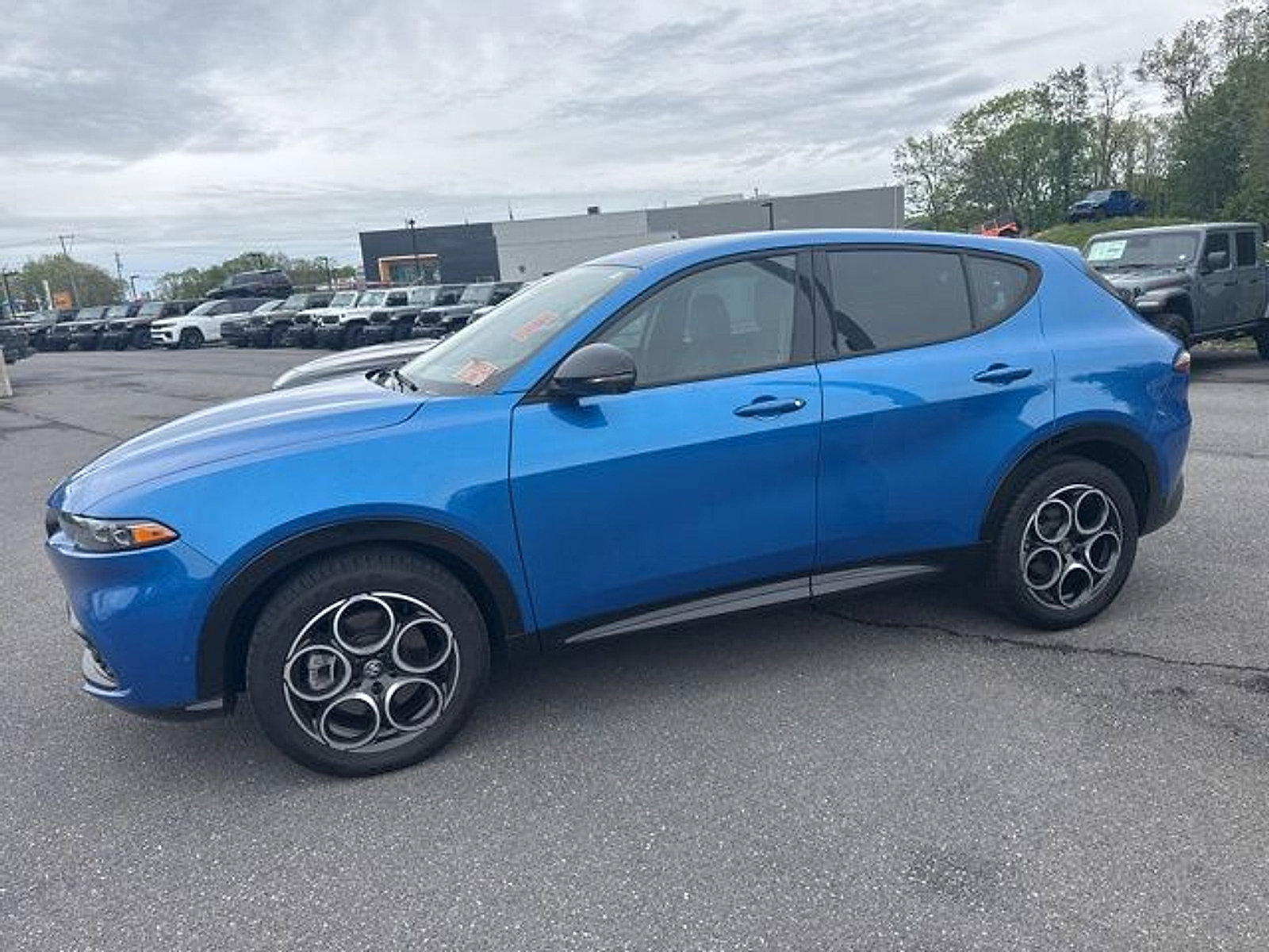 Used 2025 Alfa Romeo Tonale w/ Active Assist Package AWD/4WD image 2