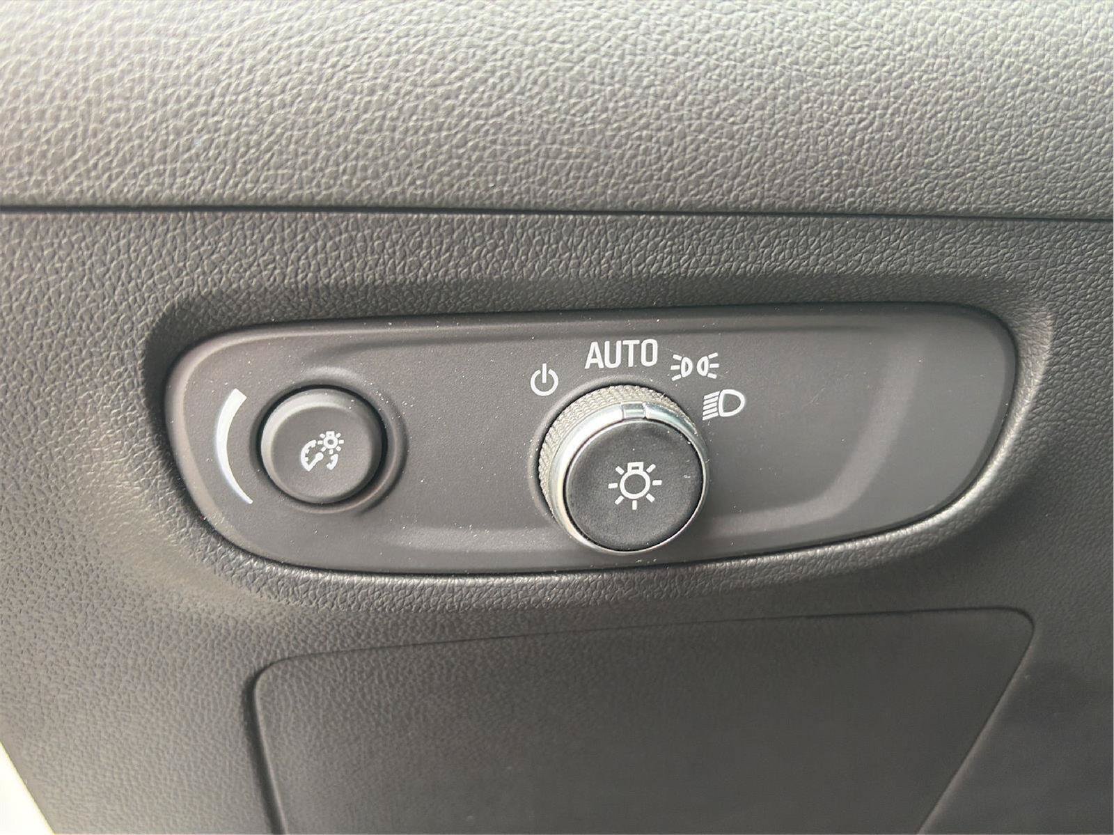 Certified 2024 Buick Encore GX Preferred w/ Comfort Package FWD image 23