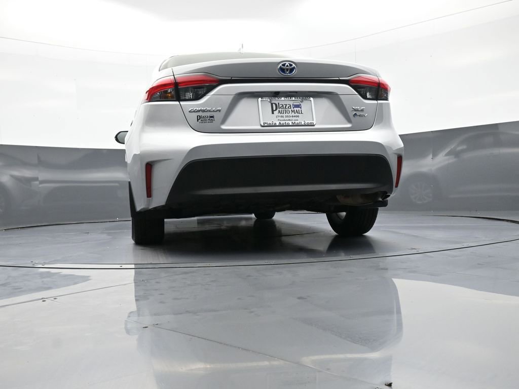 Certified 2025 Toyota Corolla XLE image 30