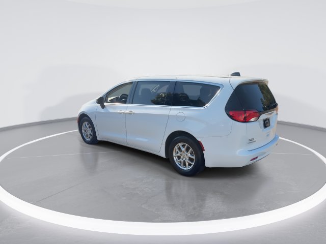 Used 2021 Chrysler Voyager LX FWD image 6