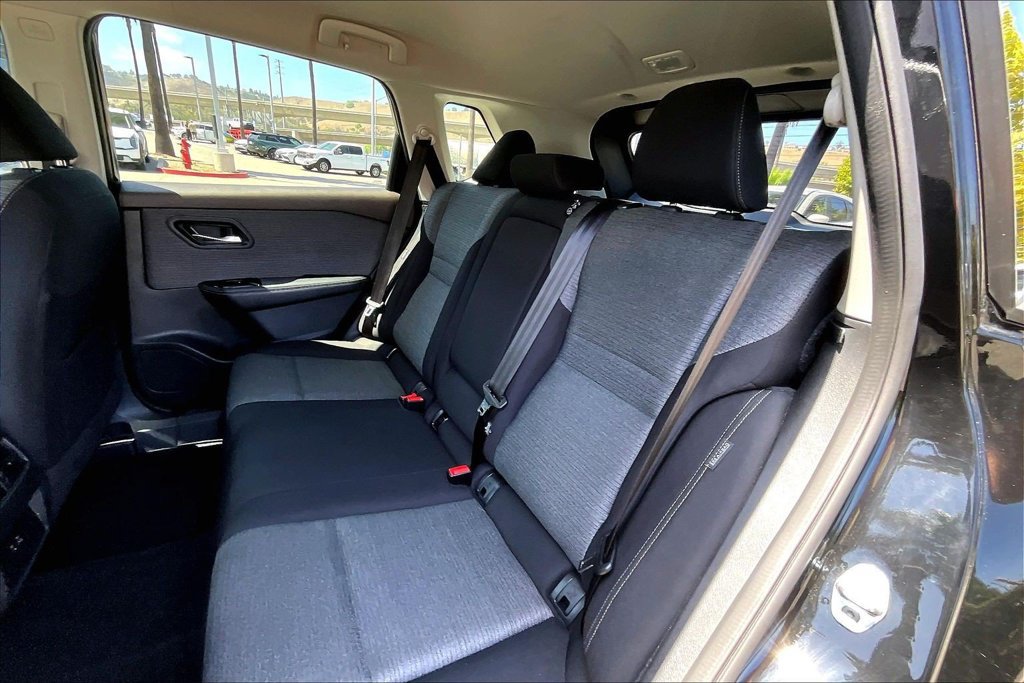Used 2023 Nissan Rogue SV FWD image 15
