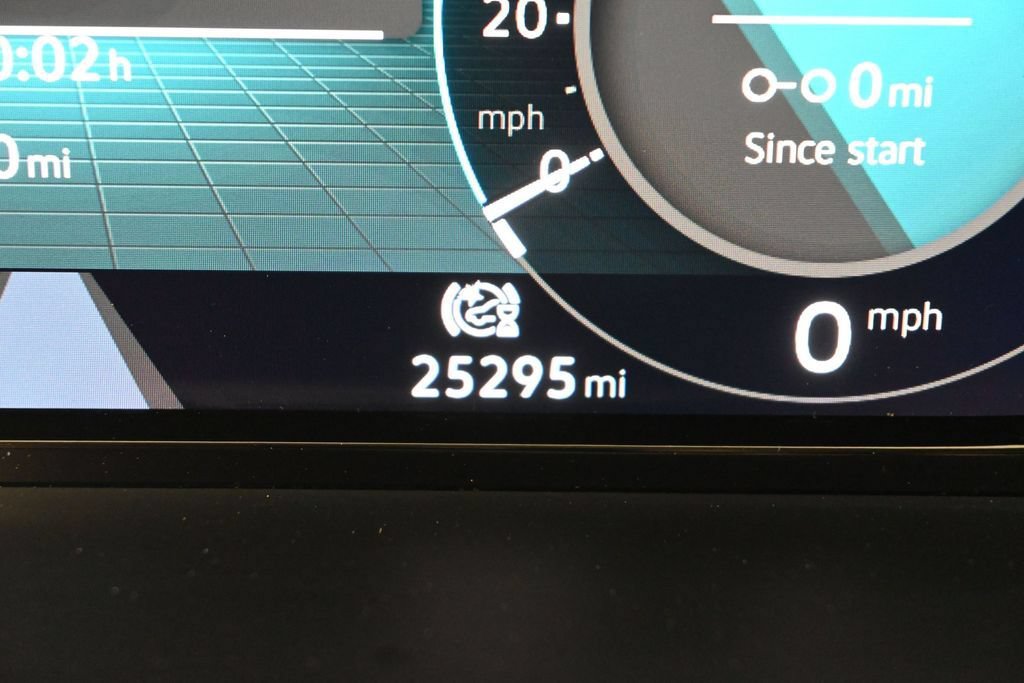 Used 2025 Volkswagen Atlas SE AWD/4WD image 4