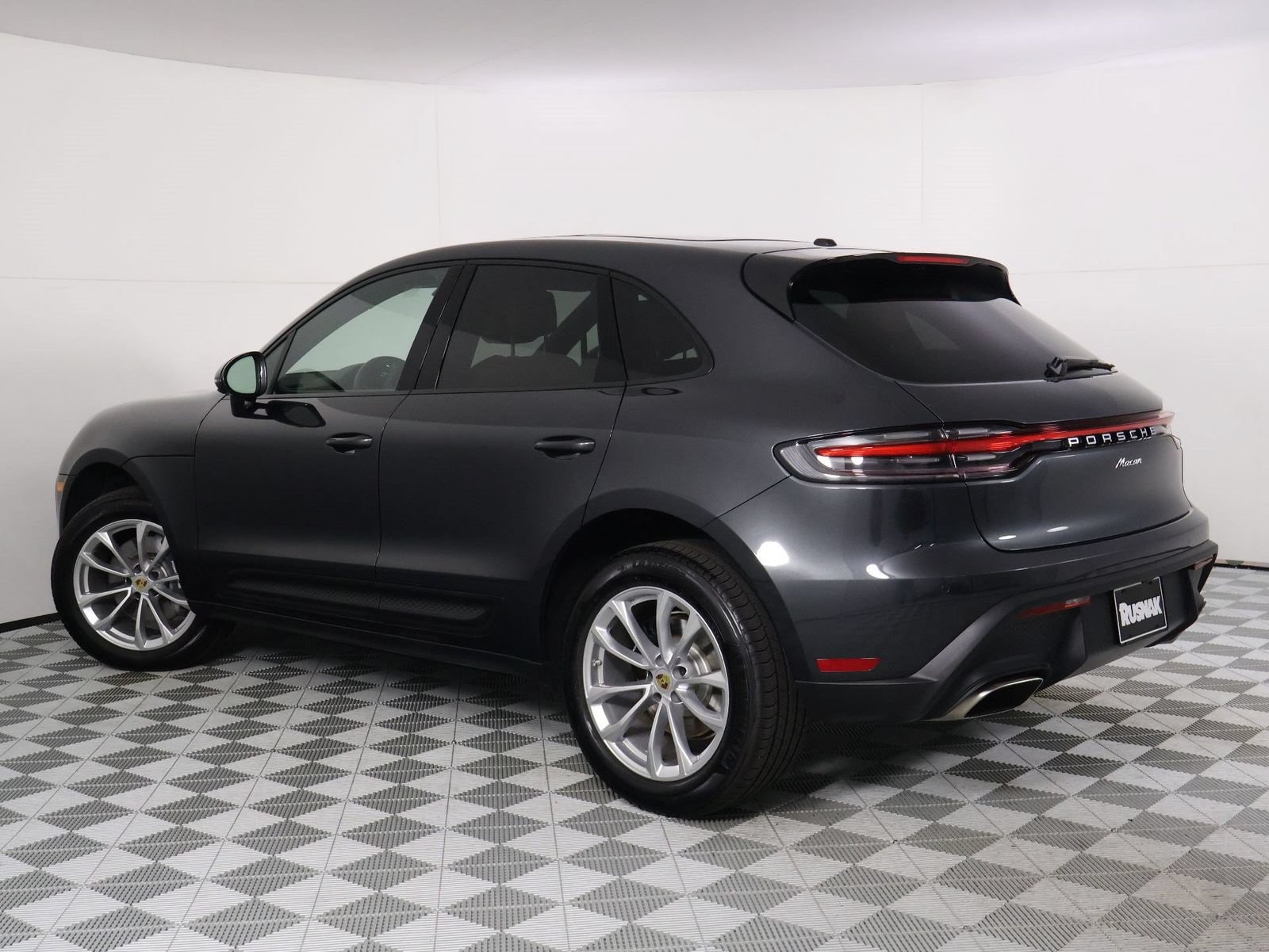 Certified 2026 Porsche Macan AWD/4WD image 3