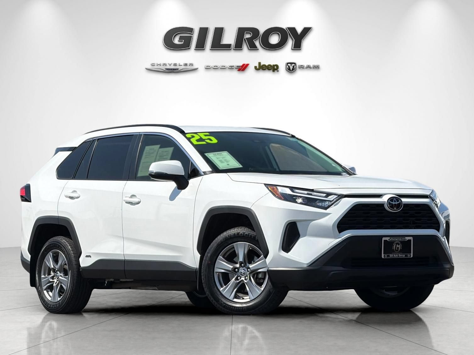 Used 2025 Toyota RAV4 LE AWD/4WD image 2