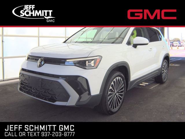 Used 2025 Volkswagen Taos SE FWD image 1