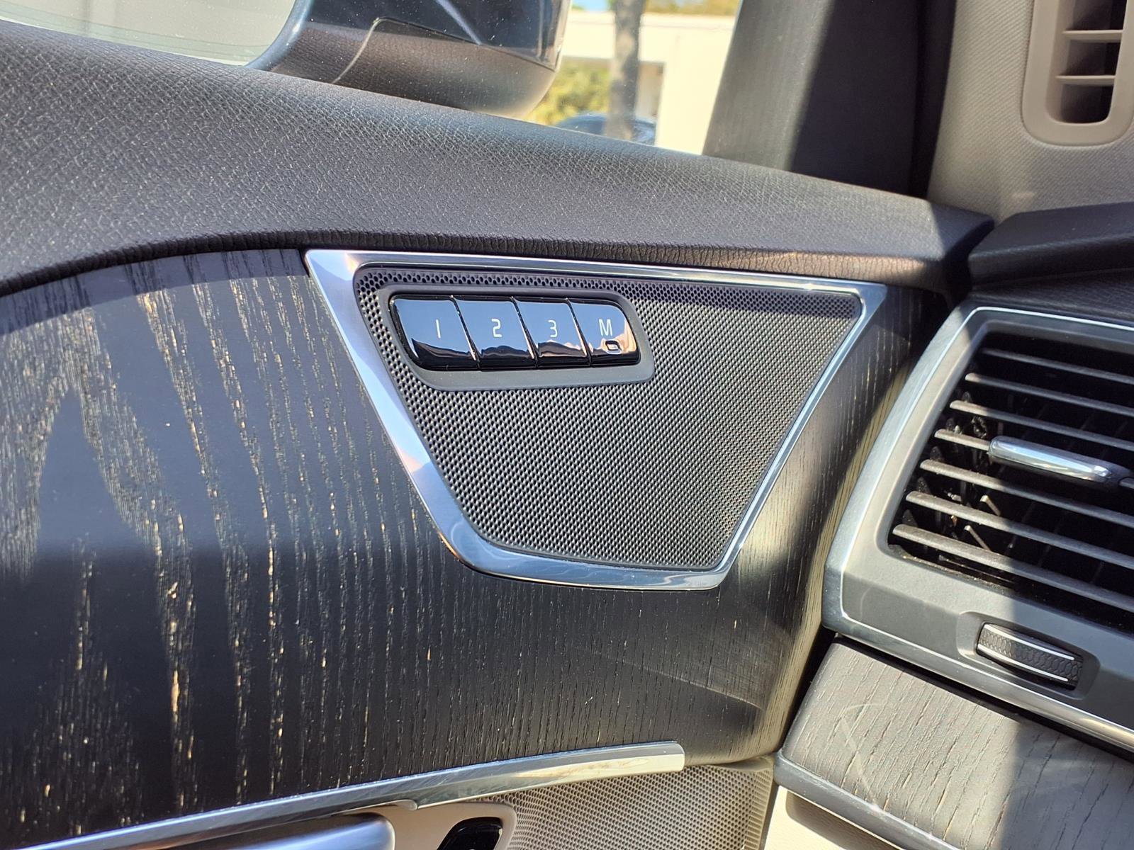 Used 2020 Volvo XC90 T5 Momentum w/ Protection Package Premier image 30