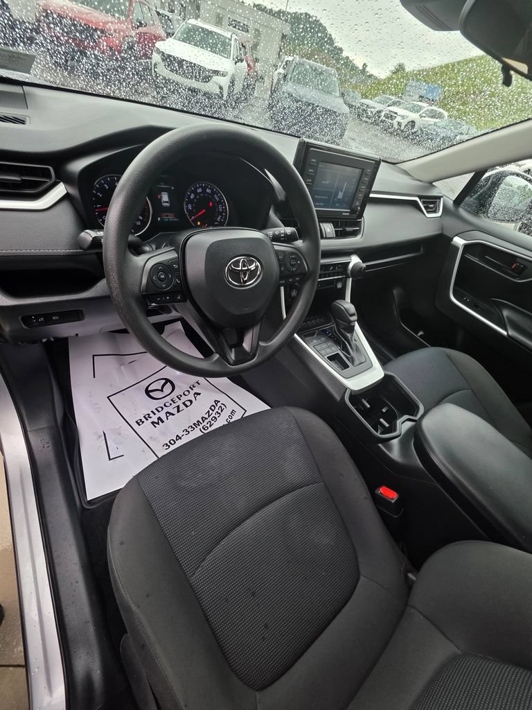 Used 2022 Toyota RAV4 LE AWD/4WD image 14