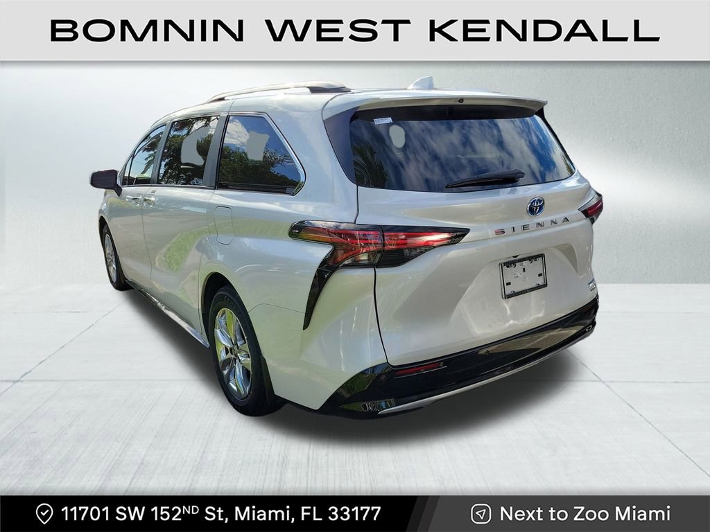 Used 2024 Toyota Sienna Limited image 3