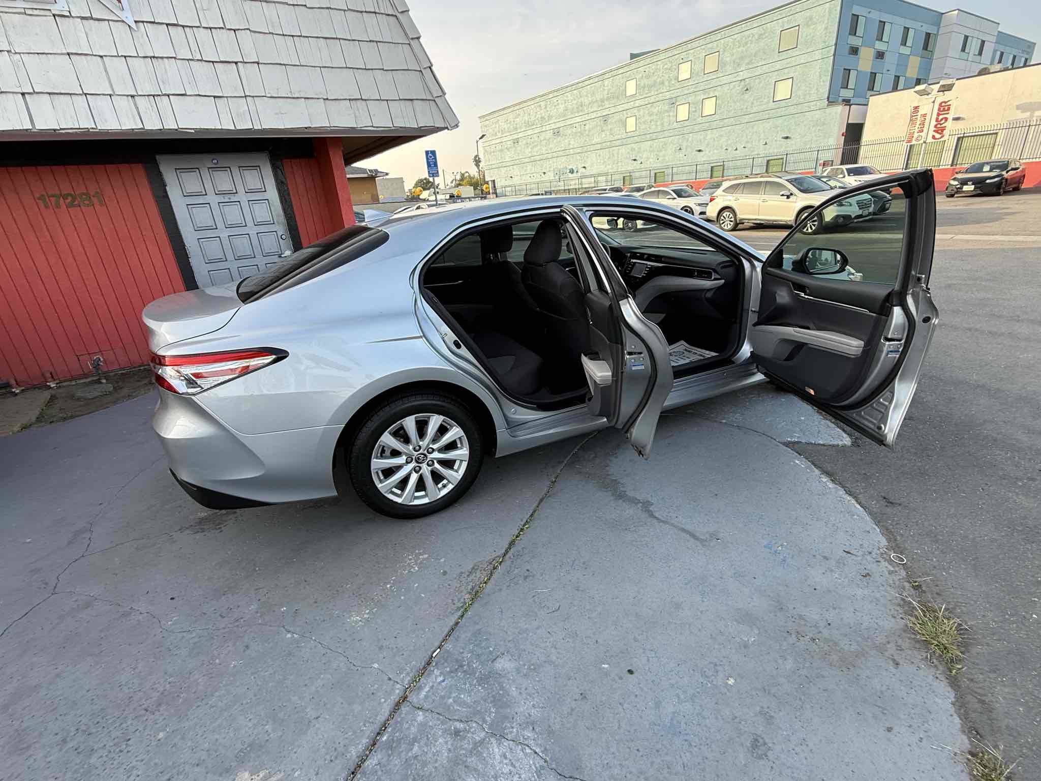 Used 2019 Toyota Camry LE image 31