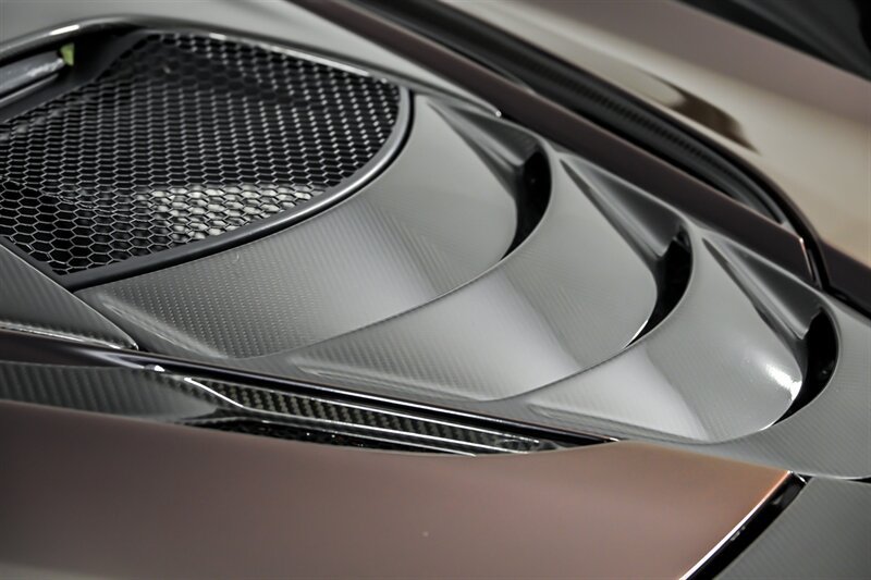 Used 2018 McLaren 720S RWD image 19