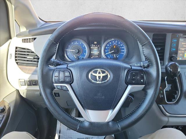 Used 2015 Toyota Sienna XLE image 20