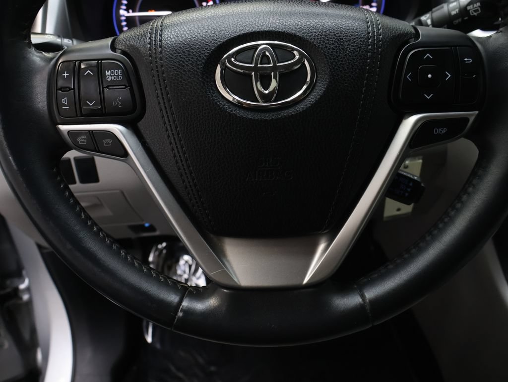 Used 2016 Toyota Highlander Plus AWD/4WD image 19