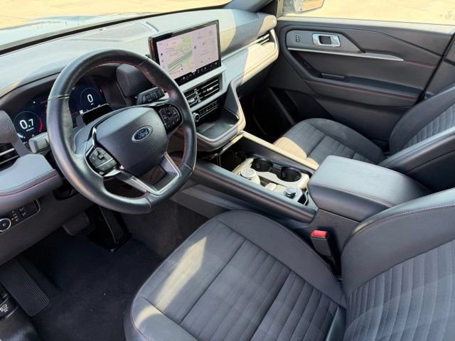 Used 2025 Ford Explorer ST-Line w/ ST-Line Street Pack AWD/4WD image 13
