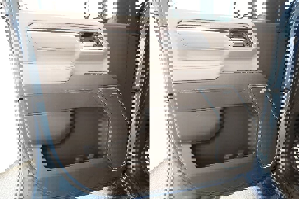 Used 2025 Chevrolet Silverado 3500 LTZ w/ LTZ Premium Package image 9