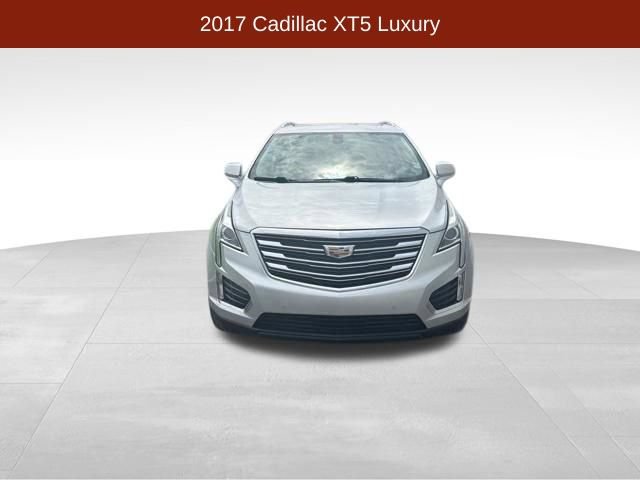 Used 2017 Cadillac XT5 Luxury AWD/4WD image 2