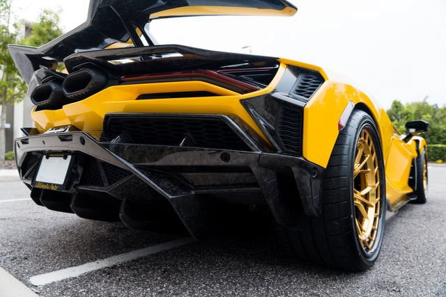 Used 2025 Lamborghini Revuelto AWD/4WD image 19