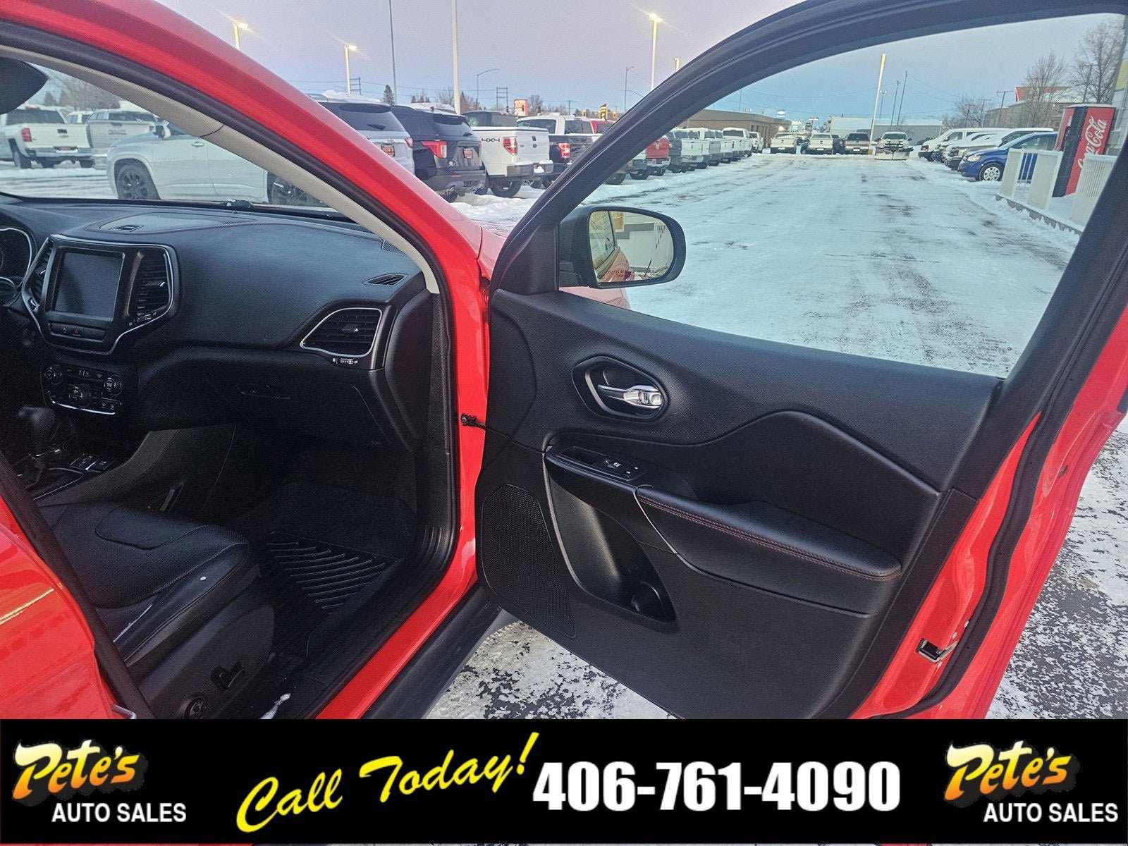 Used 2019 Jeep Cherokee Trailhawk image 14