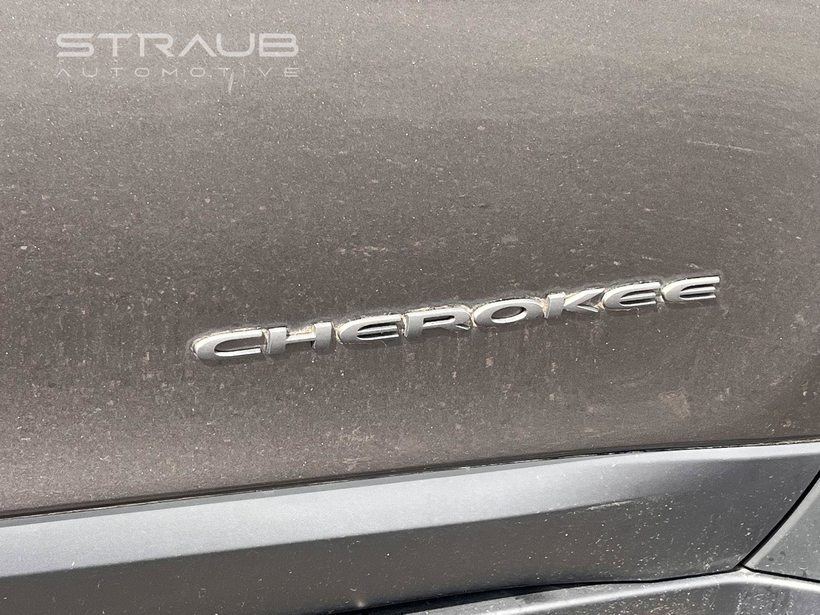 Used 2022 Jeep Cherokee Trailhawk w/ Trailer Tow Group AWD/4WD image 13