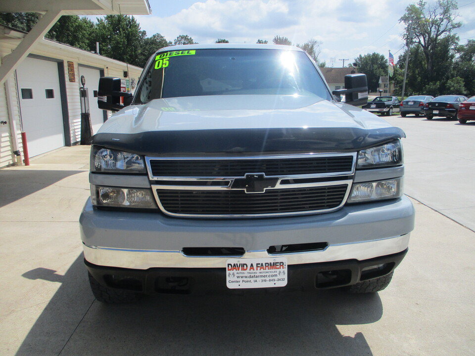 Used 2005 Chevrolet Silverado 2500 LS w/ Heavy-Duty Power Package AWD/4WD image 3