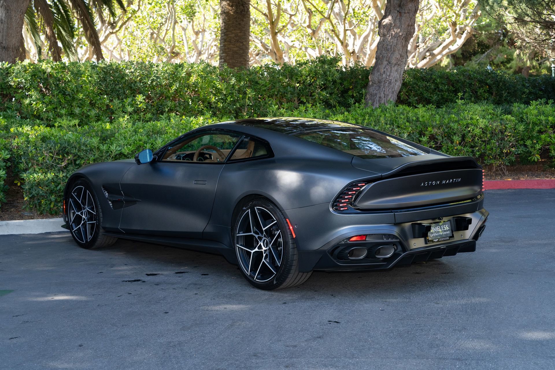 Used 2025 Aston Martin Vanquish RWD image 4