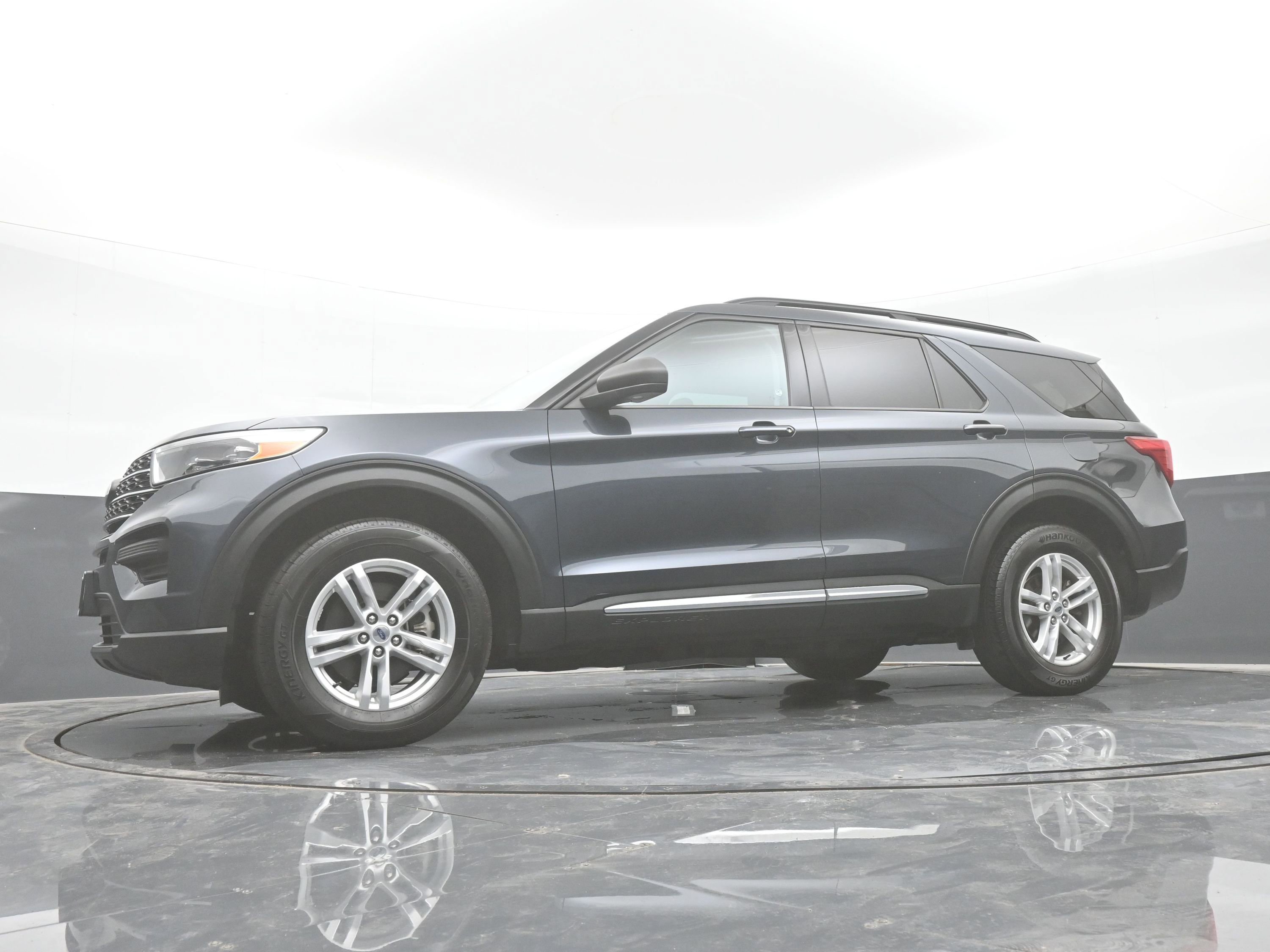 Used 2022 Ford Explorer XLT image 41