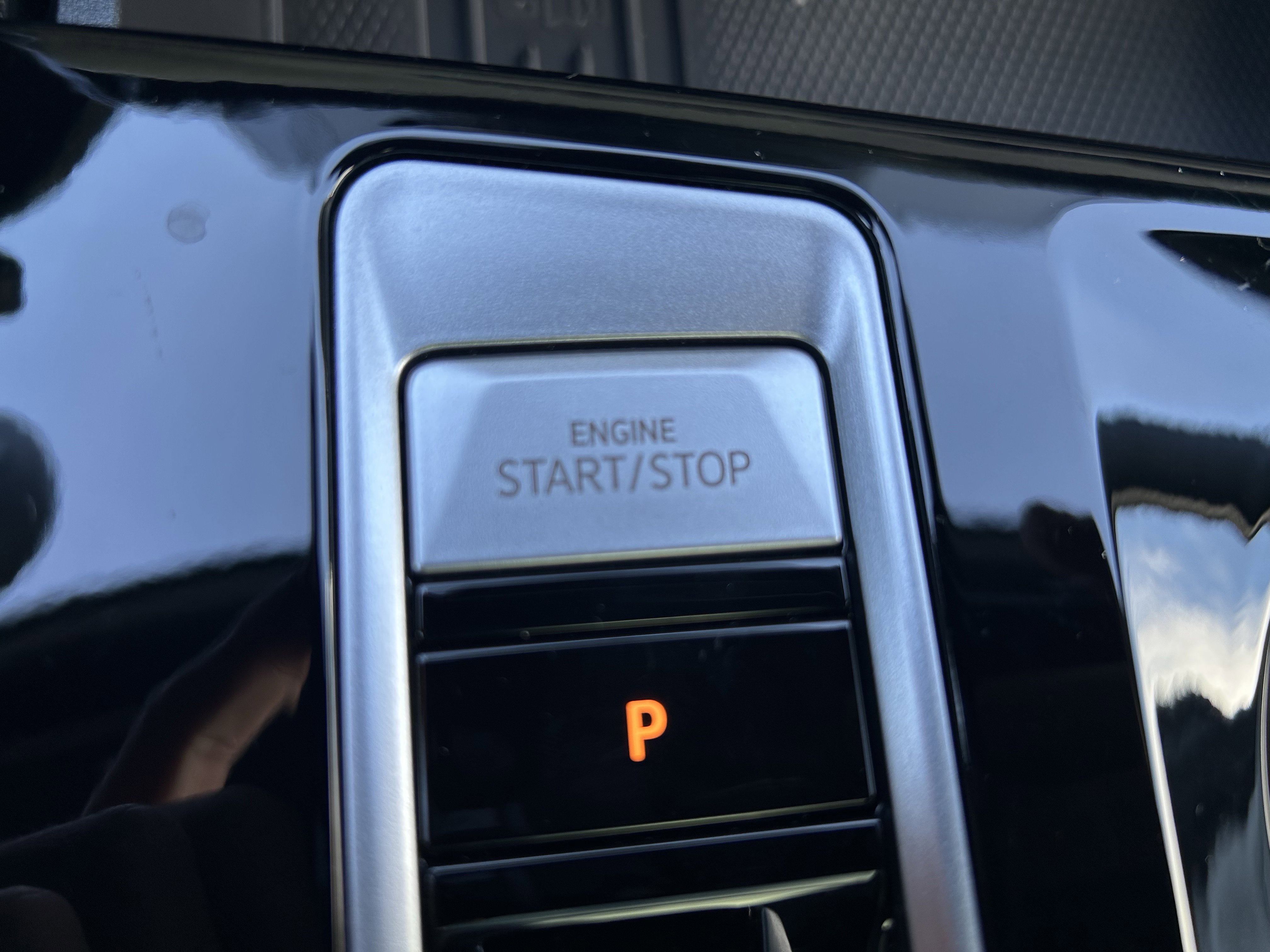 Certified 2025 Volkswagen Atlas Cross Sport SEL Premium R-Line image 21