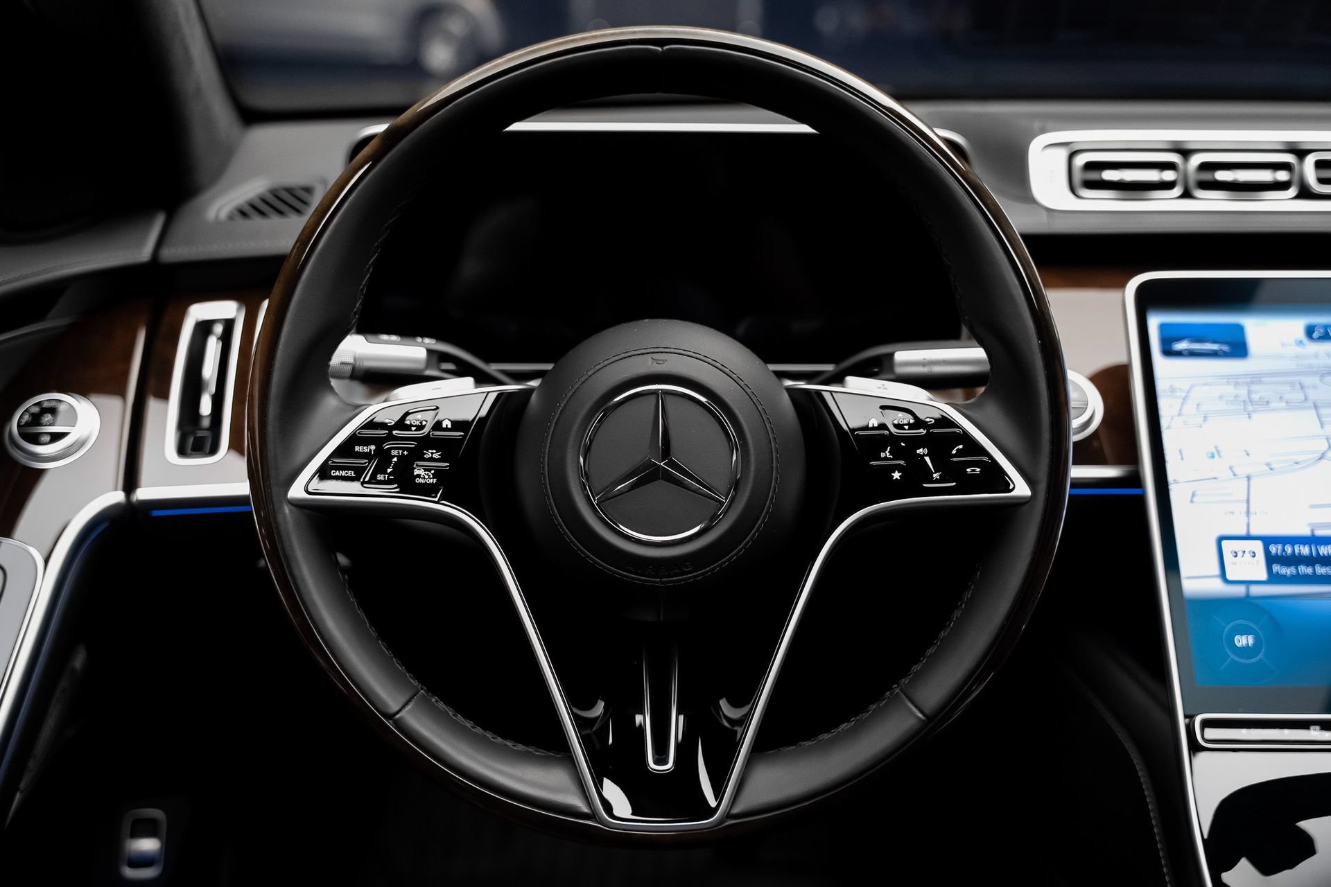 Used 2024 Mercedes-Benz S 580e 4MATIC Sedan w/ Warmth & Comfort Package image 44