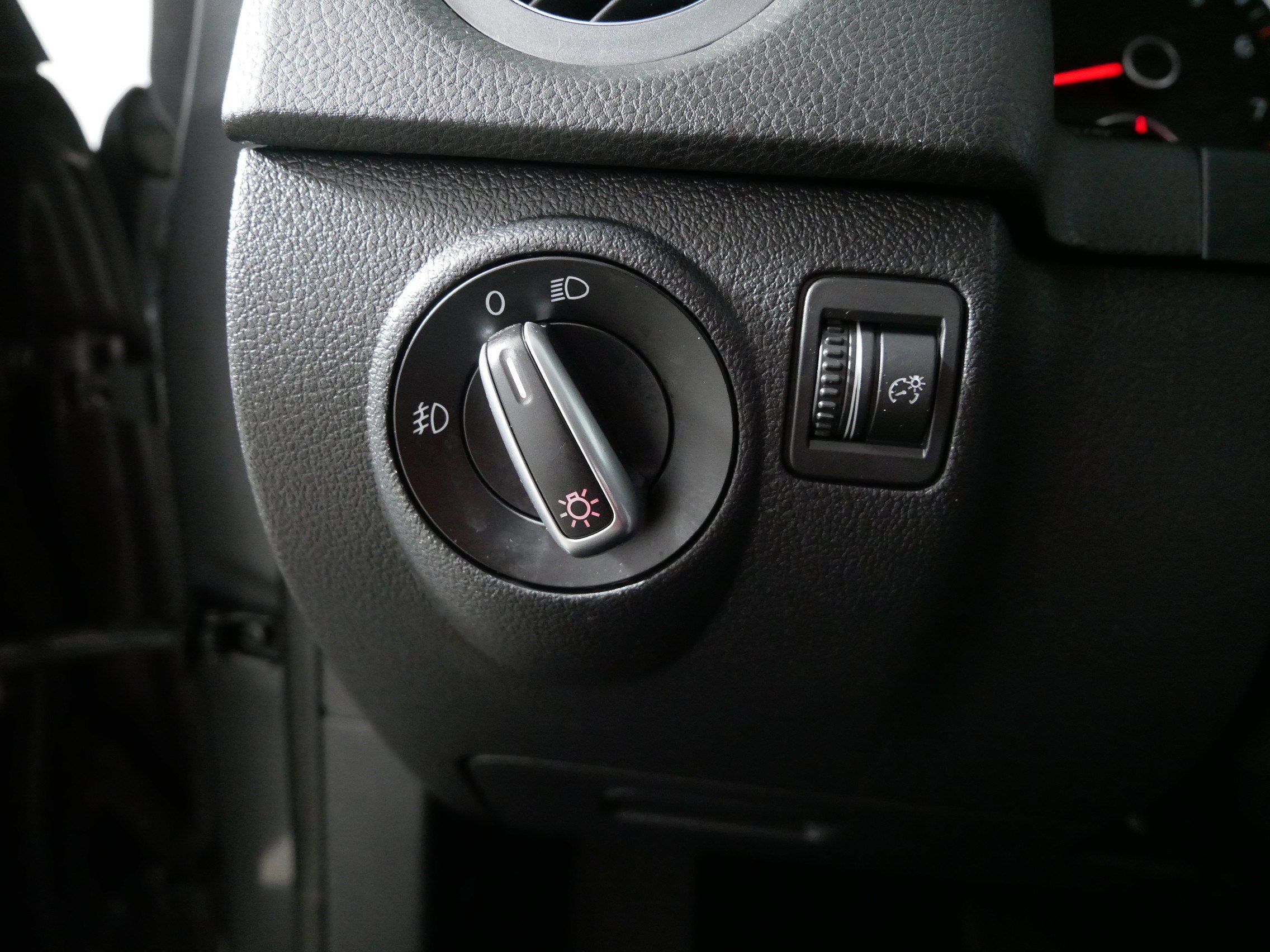 Used 2014 Volkswagen Tiguan SEL AWD/4WD image 26