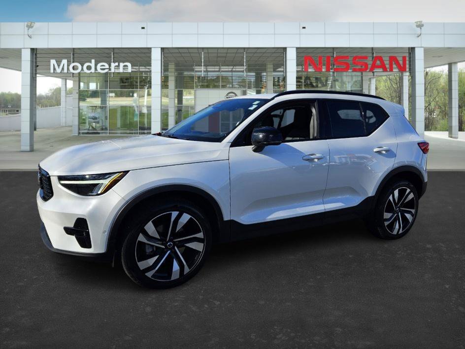 Used 2024 Volvo XC40 B5 Plus w/ Climate Package image 1