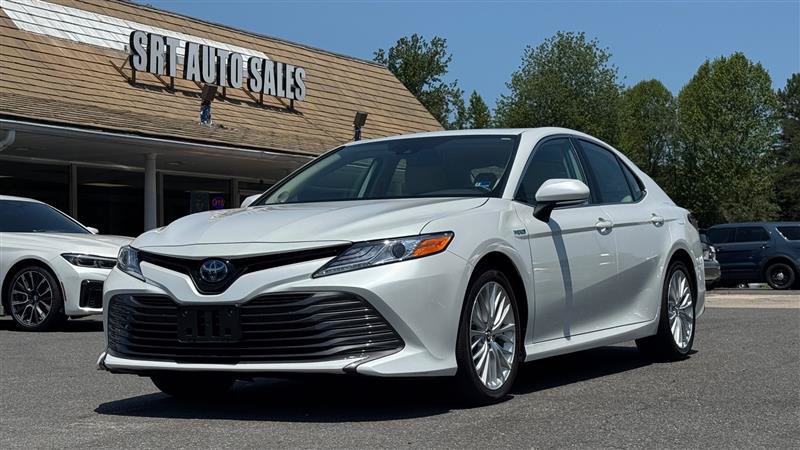 Used 2019 Toyota Camry XLE FWD image 2