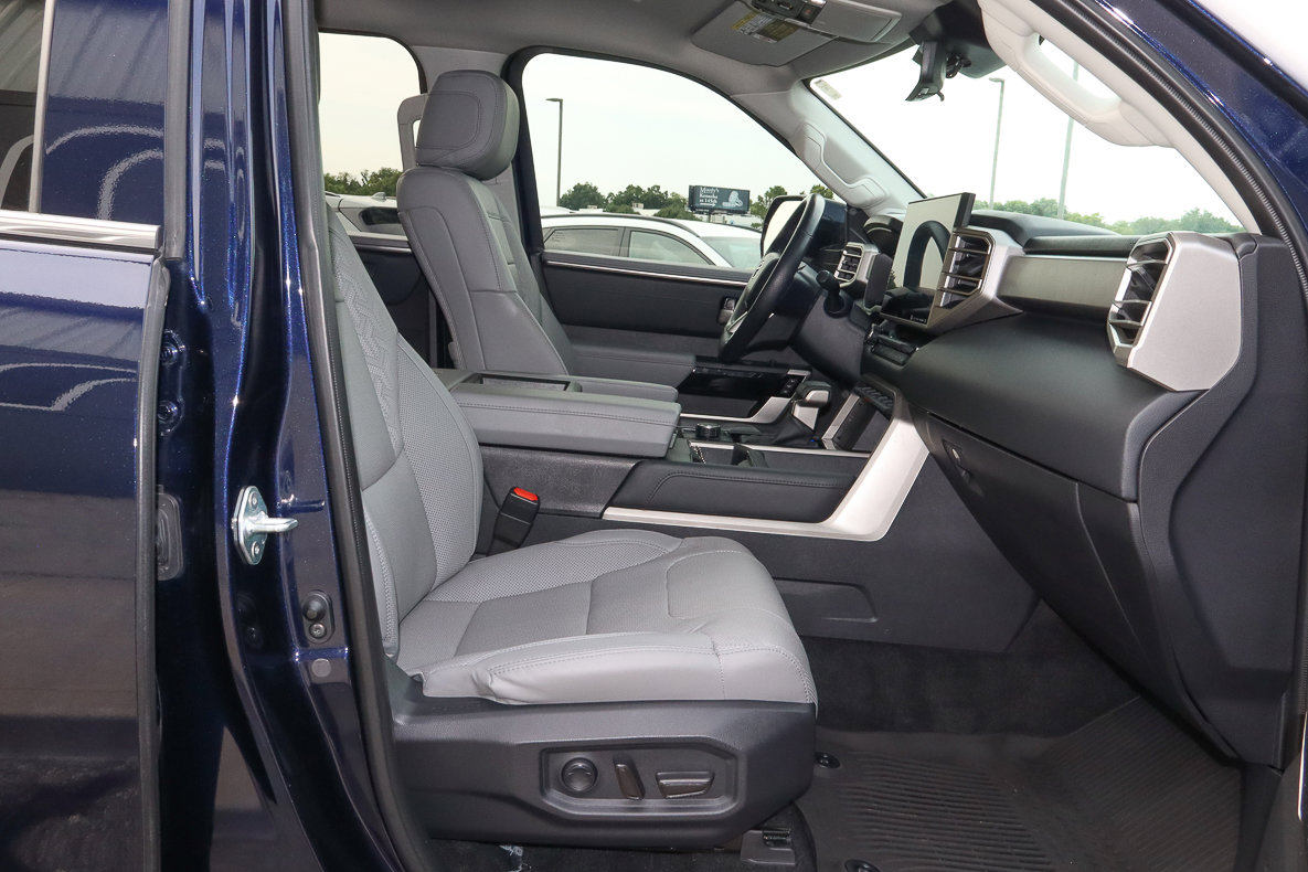 Used 2024 Toyota Tundra Limited image 31
