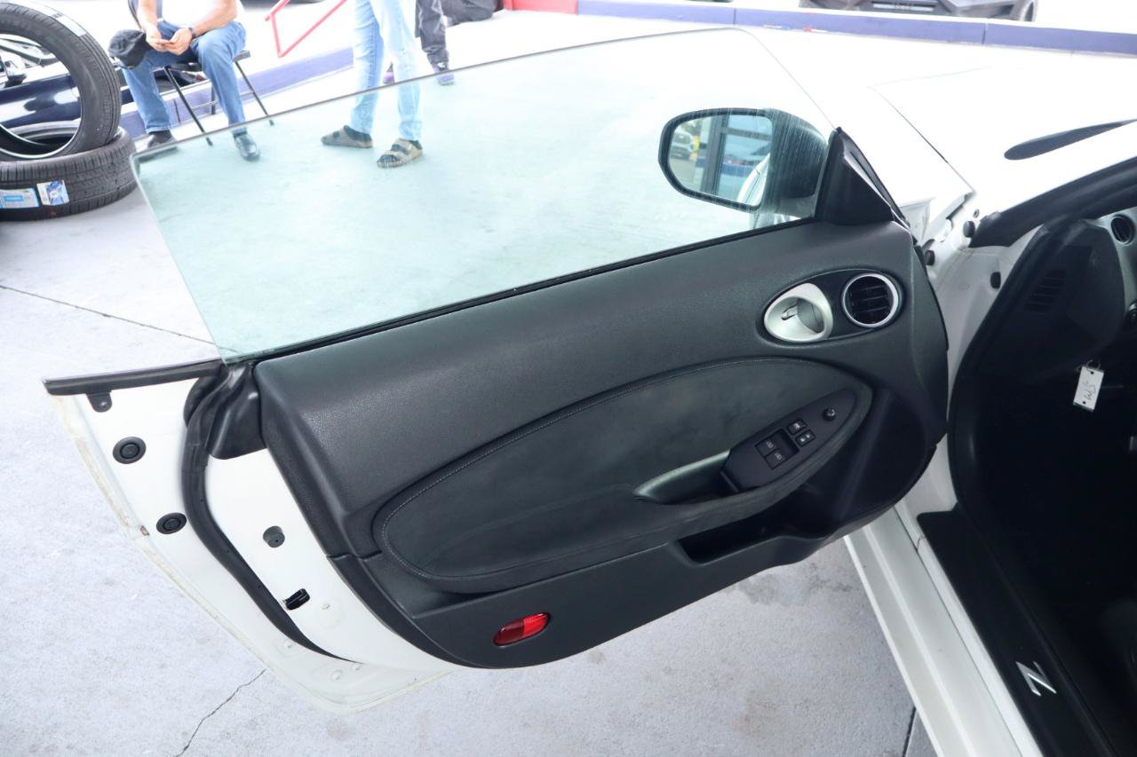 Used 2012 Nissan 370Z Touring w/ Sport Pkg RWD image 12