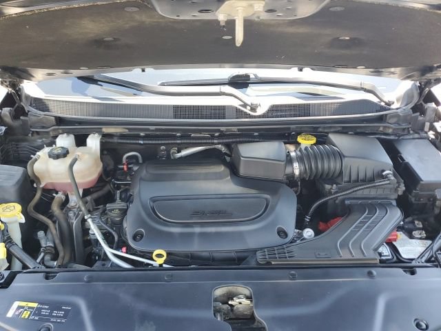 Used 2021 Chrysler Pacifica Touring-L w/ Uconnect Theater Family Group AWD/4WD image 11