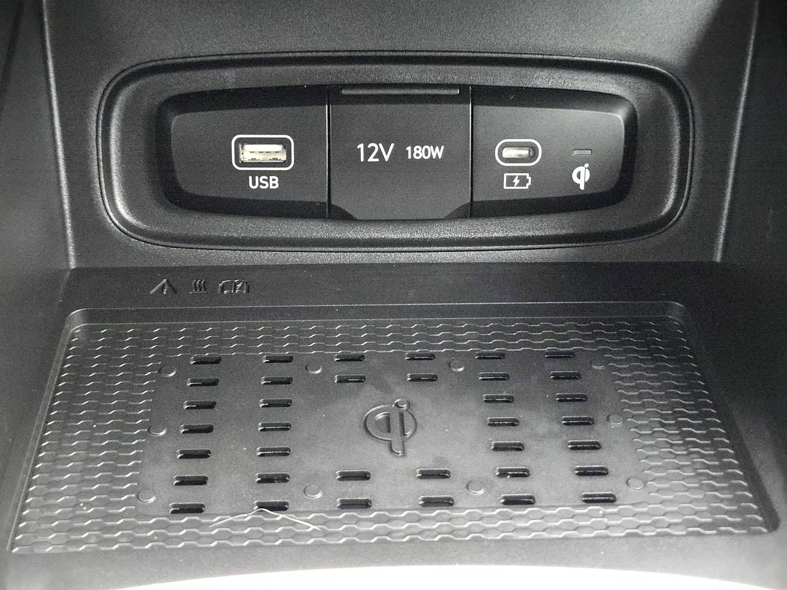 Certified 2025 Hyundai Venue Limited image 19