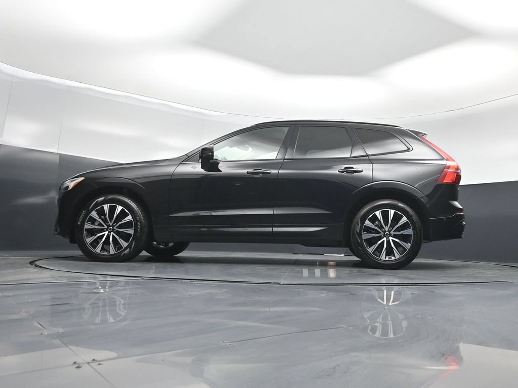Used 2025 Volvo XC60 B5 Plus AWD/4WD image 7