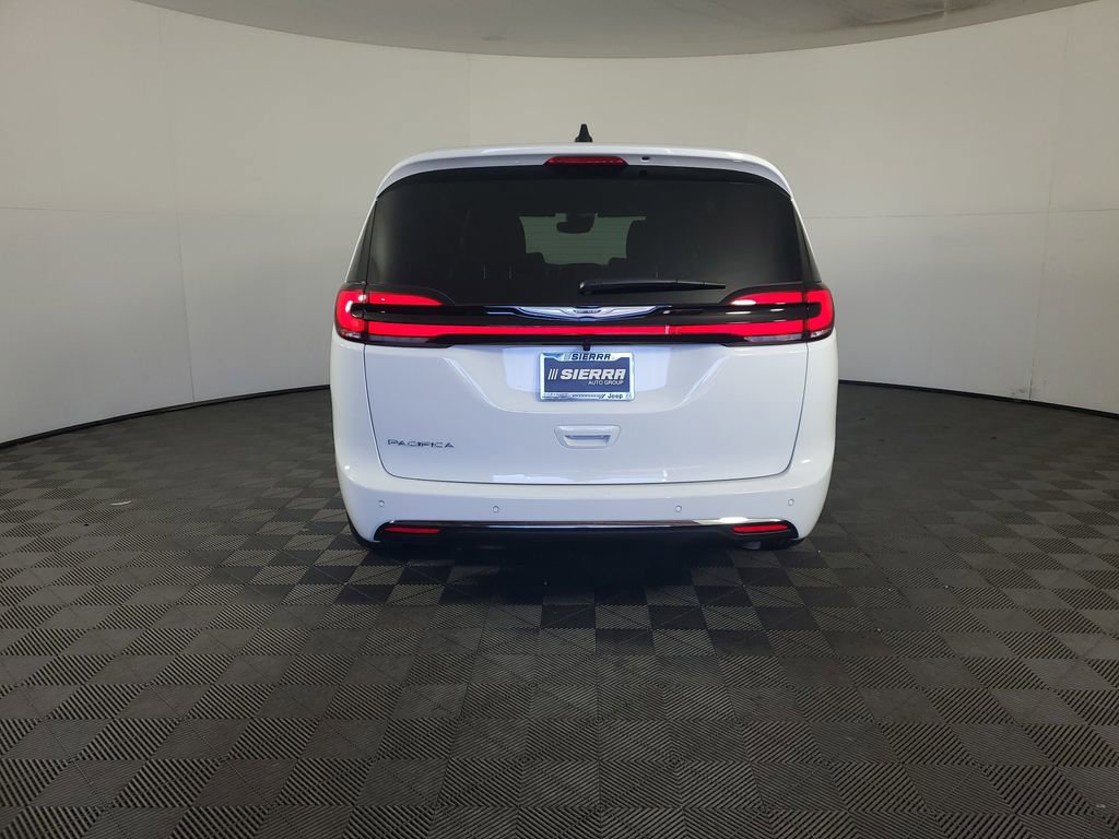 New 2026 Chrysler Pacifica Select image 5