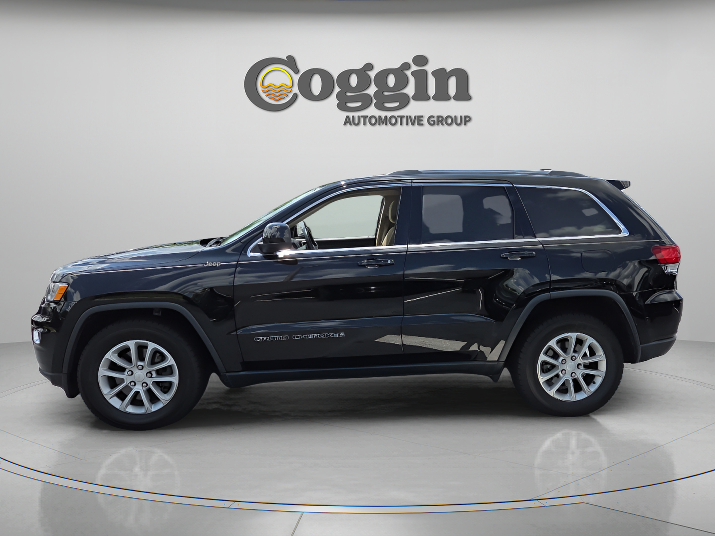 Used 2021 Jeep Grand Cherokee Laredo RWD image 2