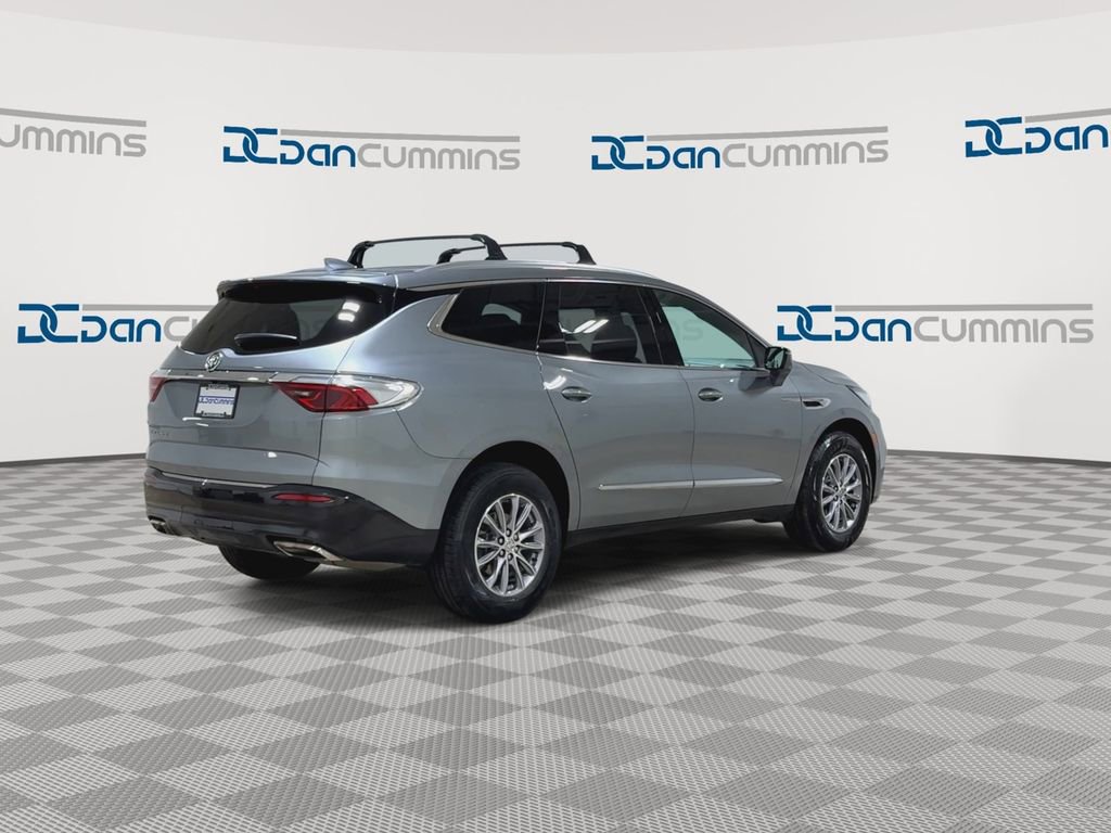 Used 2023 Buick Enclave Essence image 9