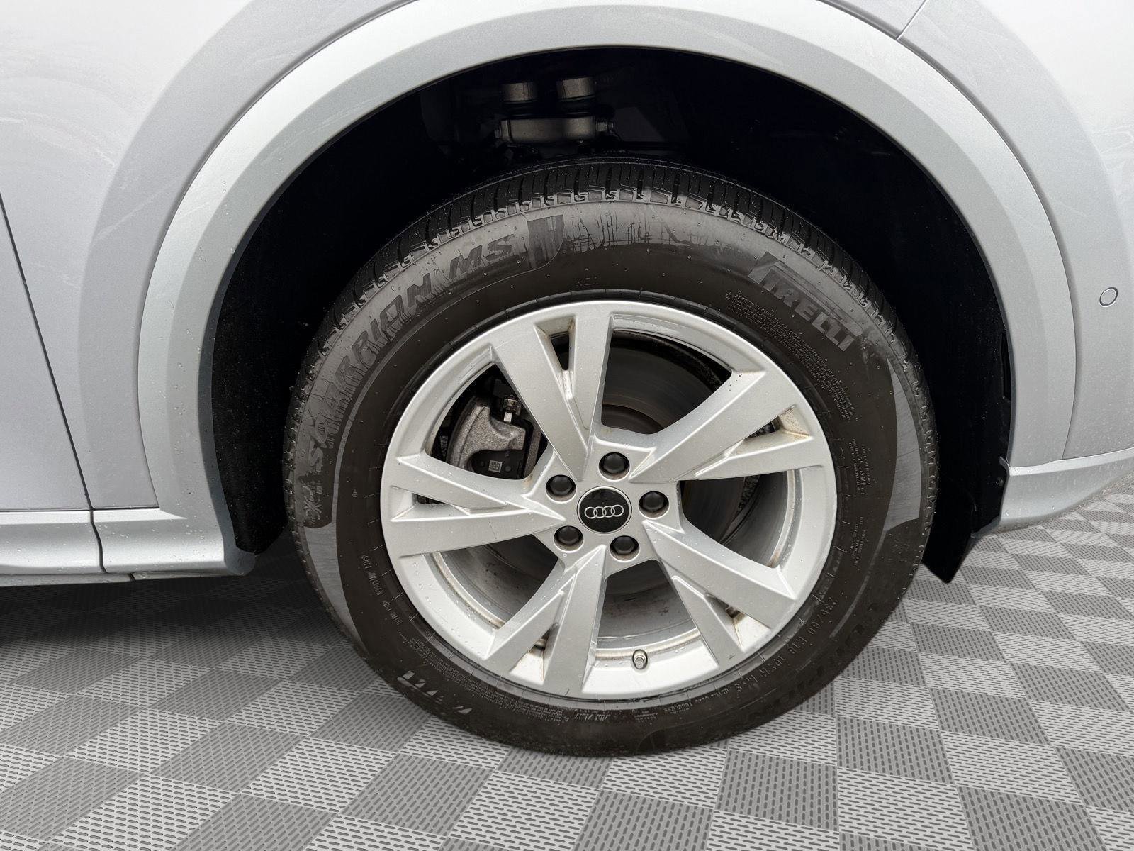 Used 2025 Audi Q5 Premium w/ Convenience Package image 10