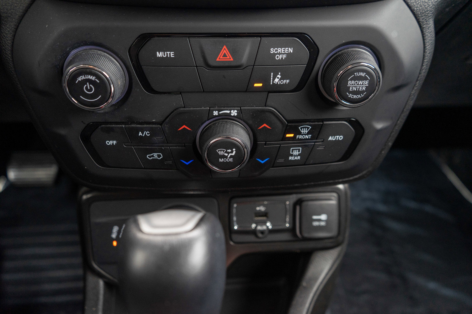 Used 2021 Jeep Renegade Trailhawk w/ Trailer Tow Group image 19