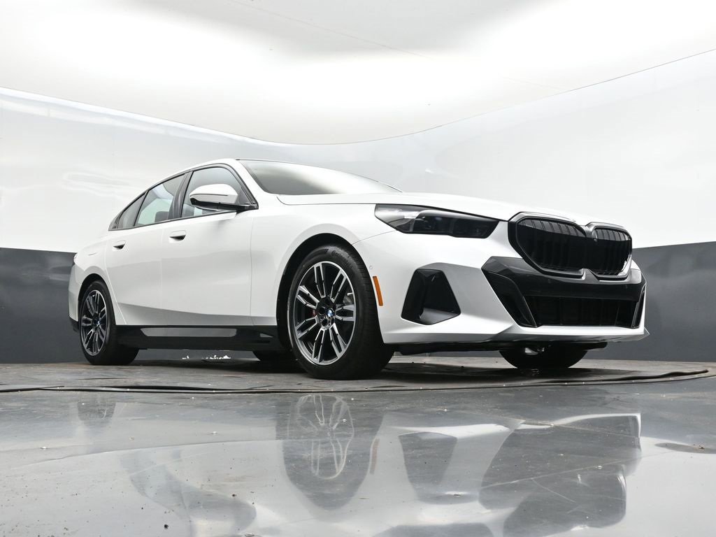 New 2026 BMW 550e xDrive w/ Premium Package image 46